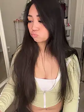 babygirlesme online show from December 18, 2025, 7:40 pm