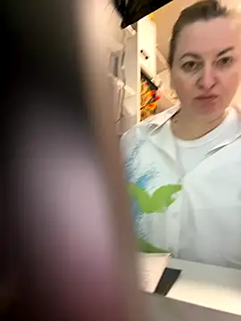 Amelia-Diamond online show from November 25, 2025, 8:47 am