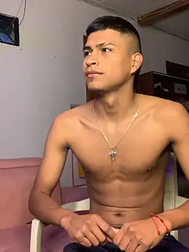 Snapshot of Emiliano_Reyes chatting on July 7, 2026, 7:23 am Emiliano Reyes online show from July 7, 2026, 7:23 am