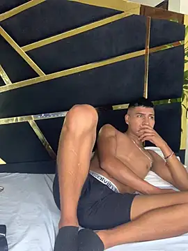Snapshot of Emiliano_Reyes chatting on May 20, 2026, 4:42 am Emiliano Reyes online show from May 20, 2026, 4:42 am