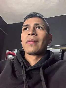 Snapshot of Emiliano_Reyes chatting on May 29, 2026, 2:50 am Emiliano Reyes online show from May 29, 2026, 2:50 am