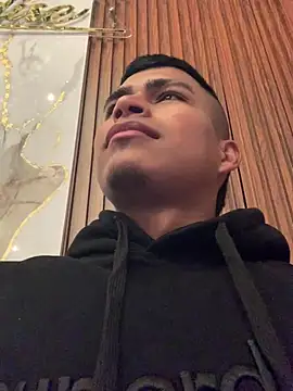 Snapshot of Emiliano_Reyes chatting on June 6, 2026, 12:27 am Emiliano Reyes online show from June 6, 2026, 12:27 am