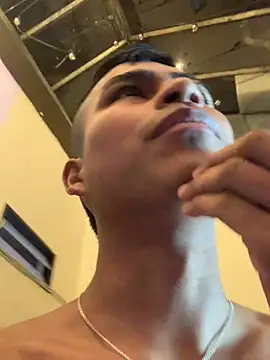Snapshot of Emiliano_Reyes chatting on May 5, 2026, 5:32 am Emiliano Reyes online show from May 5, 2026, 5:32 am