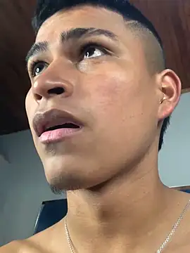 Emiliano Reyes online show from December 20, 2025, 2:36 am