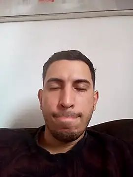 villamarinalvarez25 online show from December 4, 2025, 3:22 pm