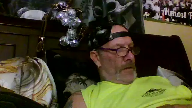 Snapshot of bigdaddyrooster chatting on February 18, 2026, 4:43 am bigdaddyrooster online show from February 18, 2026, 4:43 am