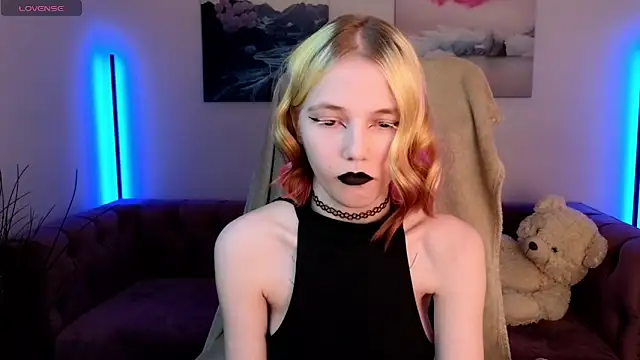 Snapshot of MitaSide chatting on January 8, 2026, 9:43 pm MitaSide online show from January 8, 2026, 9:43 pm