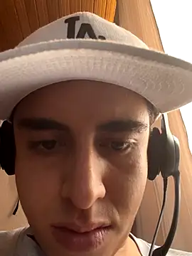 motomotoboy online show from October 21, 2025, 4:28 pm