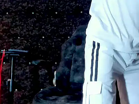 Snapshot of the_fenix_boy chatting on November 5, 2025, 7:39 pm the fenix boy online show from November 5, 2025, 7:39 pm