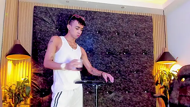 Snapshot of the_fenix_boy chatting on October 25, 2025, 8:31 pm the fenix boy online show from October 25, 2025, 8:31 pm