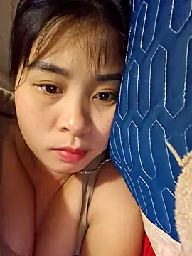 Squirrel-Pear online show from November 24, 2025, 10:43 pm