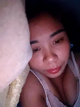 Squirrel-Pear online show from October 28, 2025, 10:41 pm