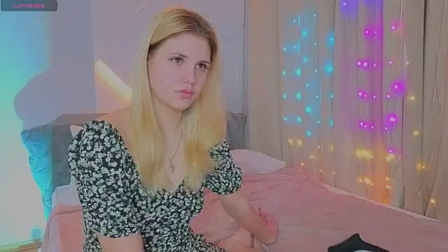 NayaMorel online show from December 21, 2025, 5:53 am