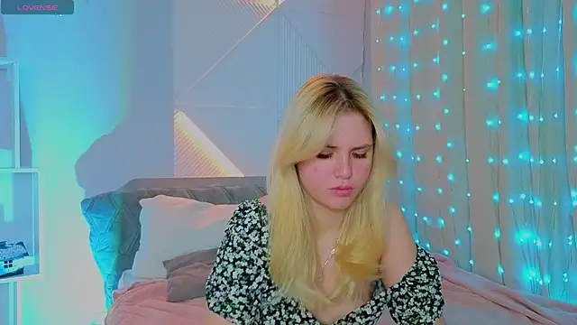 NayaMorel online show from December 20, 2025, 4:32 pm