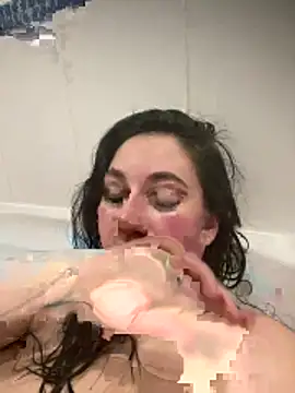 Snapshot of YourFrenchFeliciexo chatting on December 16, 2025, 8:13 pm YourFrenchFeliciexo online show from December 16, 2025, 8:13 pm