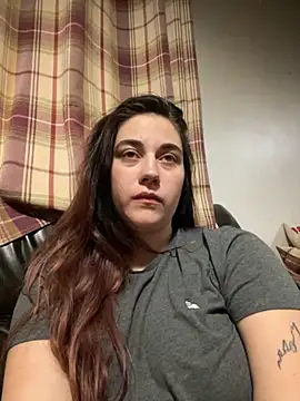 Snapshot of YourFrenchFeliciexo chatting on November 25, 2025, 11:27 pm YourFrenchFeliciexo online show from November 25, 2025, 11:27 pm