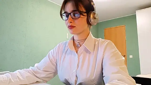 Snapshot of IcyKleys chatting on October 19, 2025, 12:41 pm IcyKleys online show from October 19, 2025, 12:41 pm