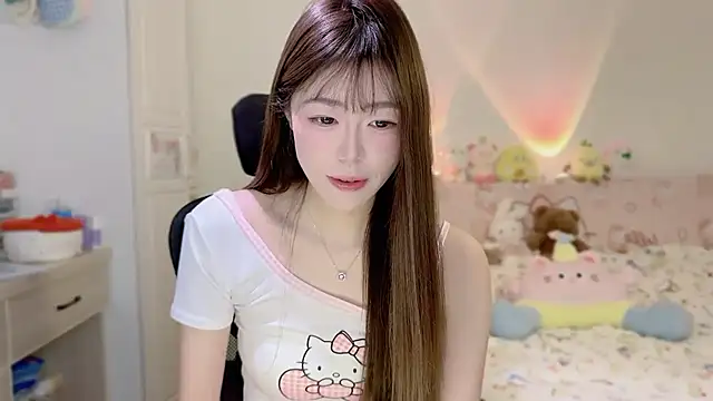 Onecutelittle online show from November 17, 2025, 6:28 am