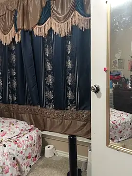 Snapshot of chocolatestrawberrydips chatting on April 8, 2026, 2:35 am chocolatestrawberrydips online show from April 8, 2026, 2:35 am