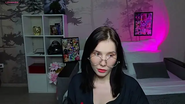 Mell Hyees online show from November 24, 2025, 6:08 pm