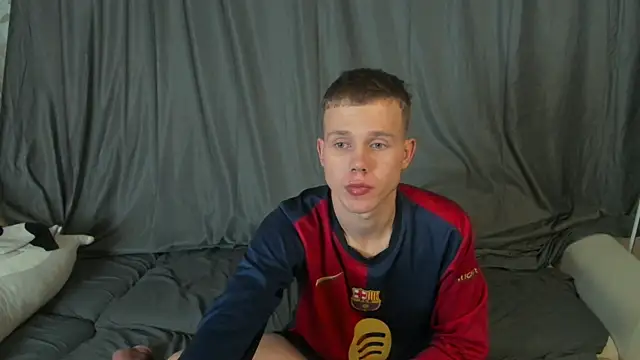 Snapshot of tvelweek chatting on November 22, 2025, 7:51 am tvelweek online show from November 22, 2025, 7:51 am