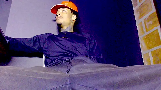 Snapshot of Anaconda_larga chatting on February 18, 2026, 1:18 pm Anaconda larga online show from February 18, 2026, 1:18 pm