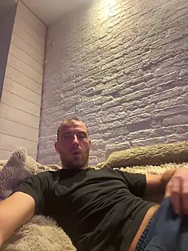 Rotteei1 online show from December 19, 2025, 8:38 am