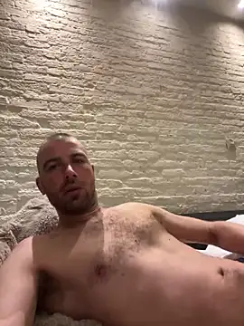 Rotteei1 online show from November 15, 2025, 7:12 am