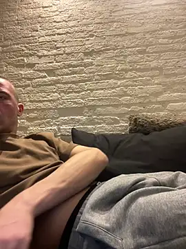 Rotteei1 online show from April 8, 2026, 7:48 pm