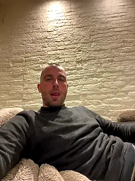 Rotteei1 online show from December 2, 2025, 4:41 pm