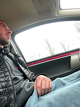 Rotteei1 online show from December 5, 2025, 2:04 pm