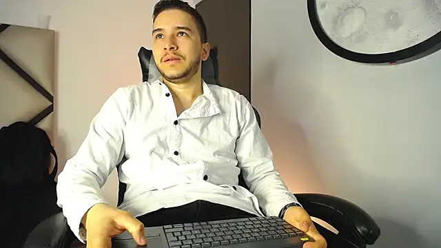 mike 257 online show from December 3, 2025, 11:53 am