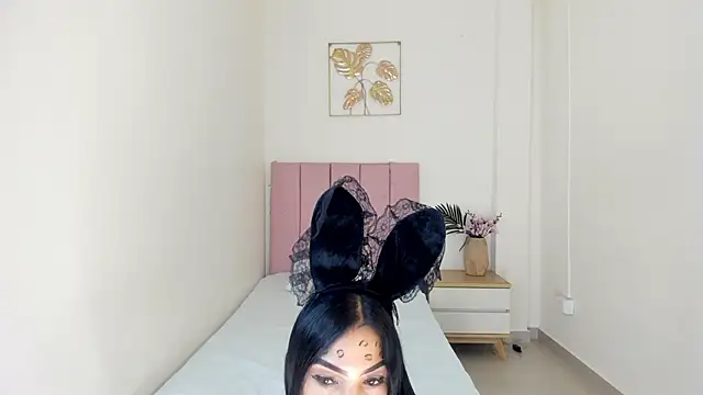 ZAYDA KAJER online show from October 31, 2025, 8:49 pm