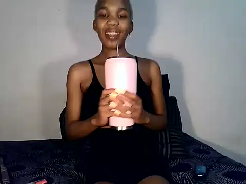 MinnieBee101 online show from October 23, 2025, 1:26 am