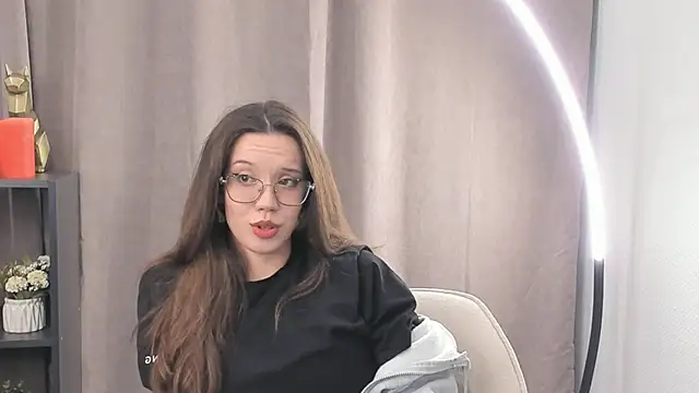 FabiolaCowing online show from October 23, 2025, 2:05 pm