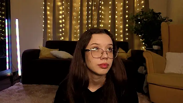 FabiolaCowing online show from November 12, 2025, 6:01 pm