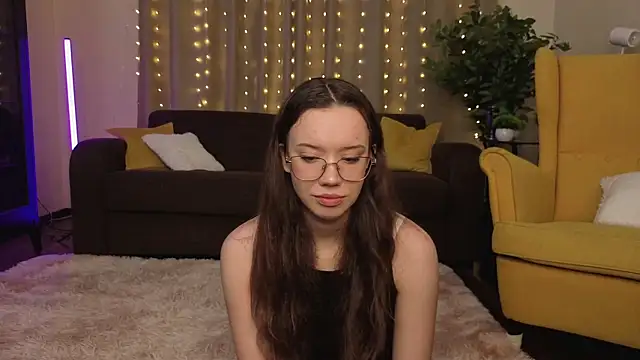 FabiolaCowing online show from November 7, 2025, 5:50 pm