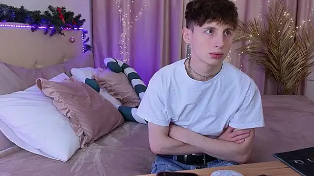 crisp1n online show from December 15, 2025, 10:15 pm