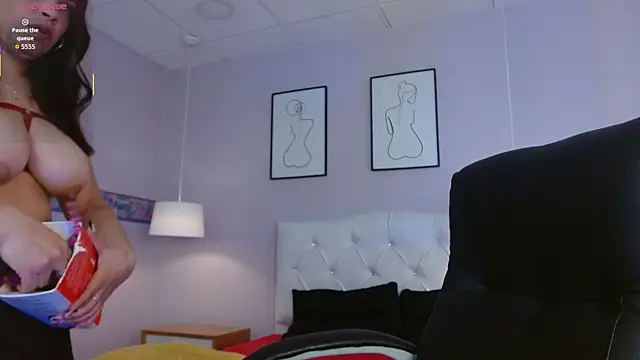 Rachellparker  online show from November 12, 2025, 11:25 am