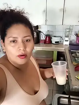 chikis12  online show from November 24, 2025, 5:13 pm