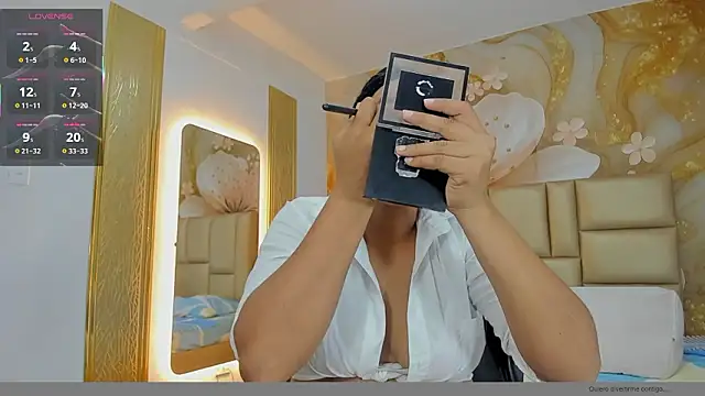 NahomiWalker  online show from March 4, 2026, 8:27 pm