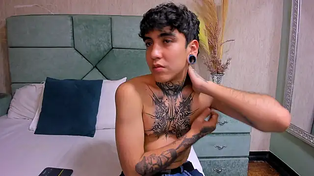 Snapshot of SantiOlsen chatting on November 16, 2025, 12:26 am SantiOlsen online show from November 16, 2025, 12:26 am