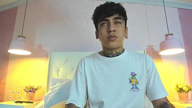 Snapshot of SantiOlsen chatting on November 27, 2025, 12:16 pm SantiOlsen online show from November 27, 2025, 12:16 pm