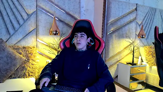 Snapshot of SantiOlsen chatting on November 19, 2025, 12:05 pm SantiOlsen online show from November 19, 2025, 12:05 pm