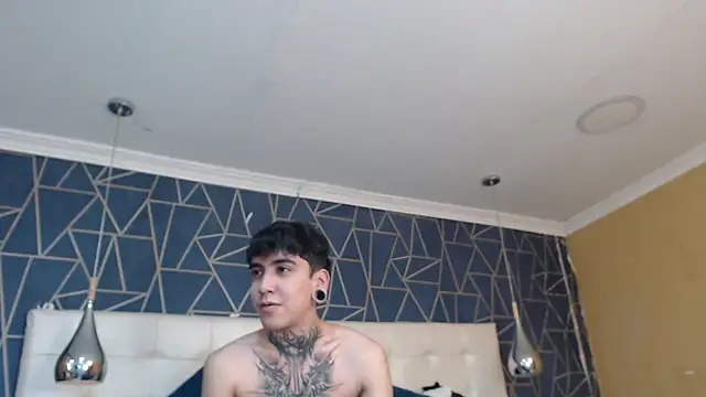 Snapshot of SantiOlsen chatting on October 27, 2025, 7:15 pm SantiOlsen online show from October 27, 2025, 7:15 pm