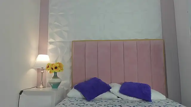Snapshot of xxxMia_Isabellaa chatting on October 19, 2025, 12:08 pm xxxMia Isabellaa online show from October 19, 2025, 12:08 pm