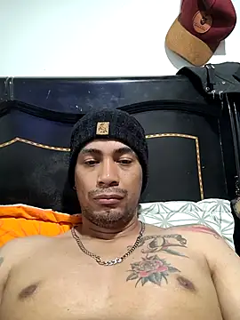 Snapshot of Michell85 chatting on November 3, 2025, 9:40 pm Michell85 online show from November 3, 2025, 9:40 pm