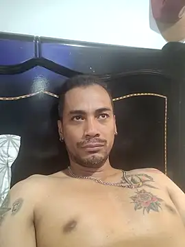 Snapshot of Michell85 chatting on November 8, 2025, 7:39 pm Michell85 online show from November 8, 2025, 7:39 pm