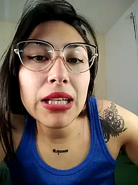 Chinitaaa28 online show from November 8, 2025, 4:32 pm