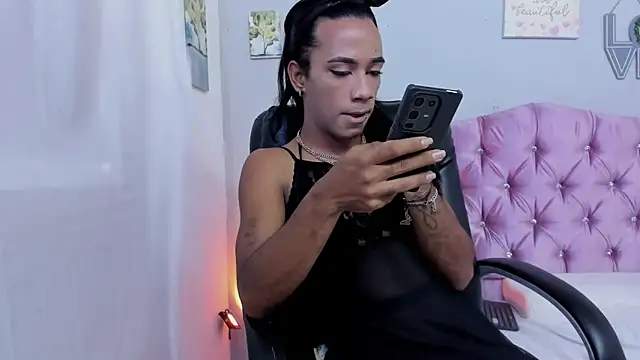 Snapshot of The_Latin_Lover chatting on October 22, 2025, 12:48 pm The Latin Lover online show from October 22, 2025, 12:48 pm
